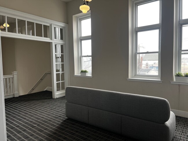 Building Photo - 4629 E Thompson St