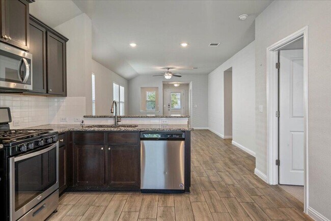 Building Photo - 8205 Cottage Rose Dr