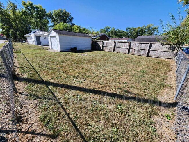 Building Photo - 1042 Helen Ave