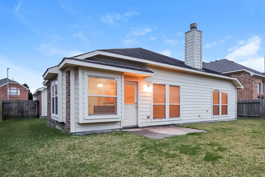 Building Photo - 3211 Quail Run Dr