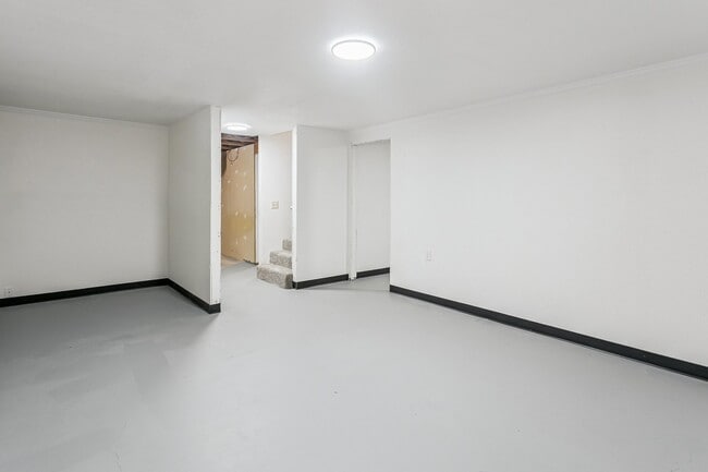 Building Photo - 4319 S Elizabeth Ave