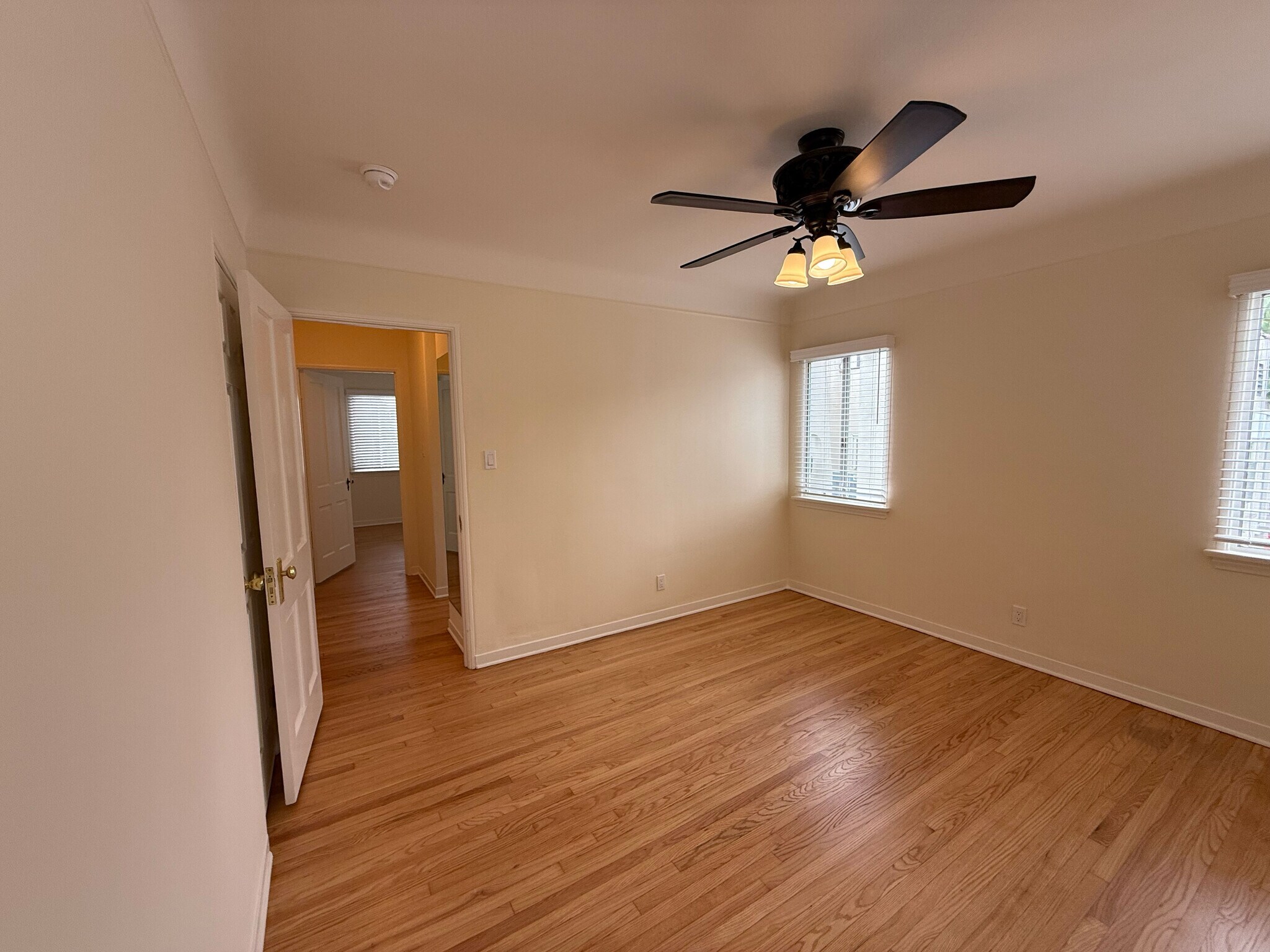 Building Photo - 617 W Glenoaks Blvd