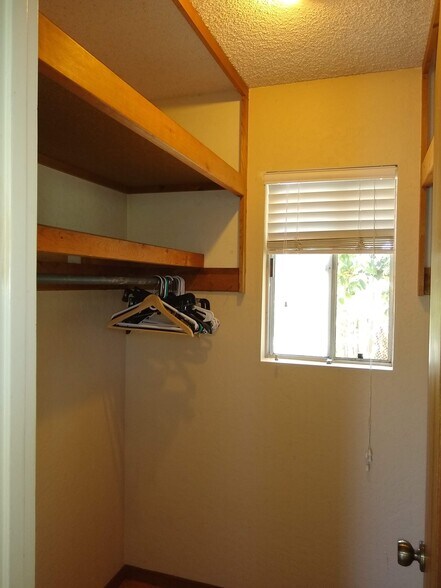 Walk in closet - 3355 Valley St