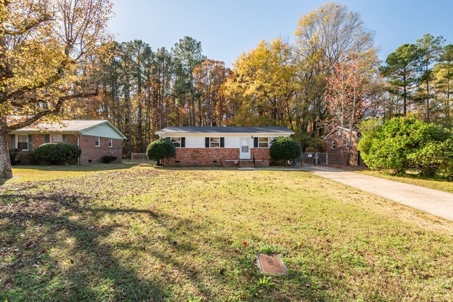 Building Photo - **Available 06/12/2026** 3Bed/1.5Bath Cozy & Convenient in Durham NC!