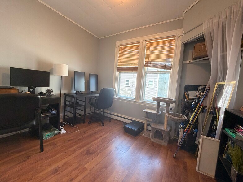 Building Photo - 18 Washburn St