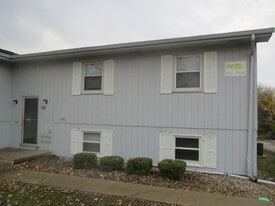Building Photo - 713 Golfcrest Rd S