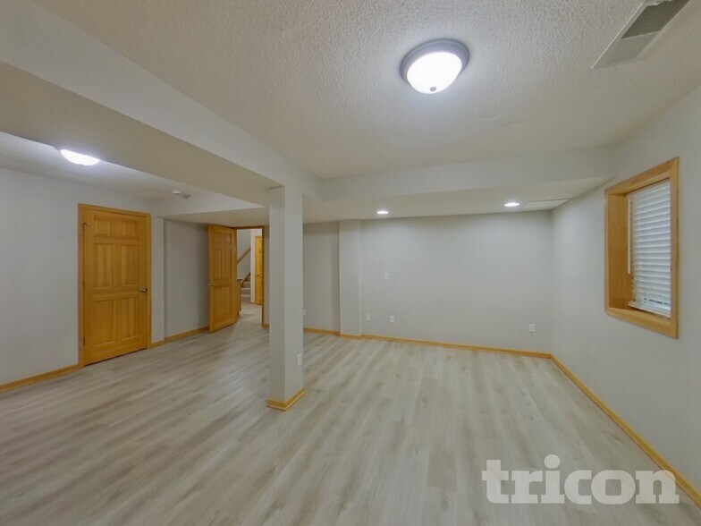Building Photo - 209 Greenbriar Ln