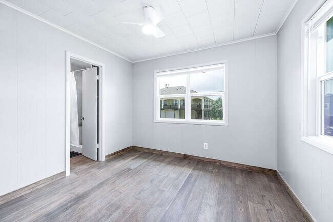 Building Photo - 319 Palm Dr