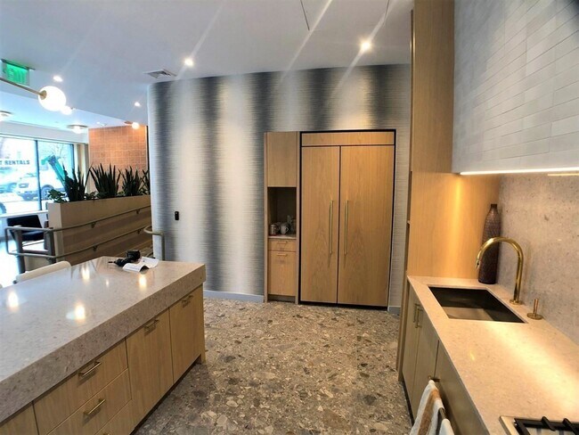 Building Photo - 9-11 Burney St