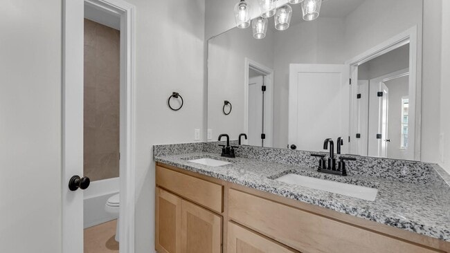 Building Photo - 115 Primrose Ln