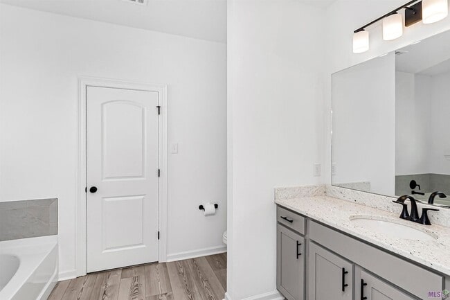 Building Photo - 28307 Moreau Dr