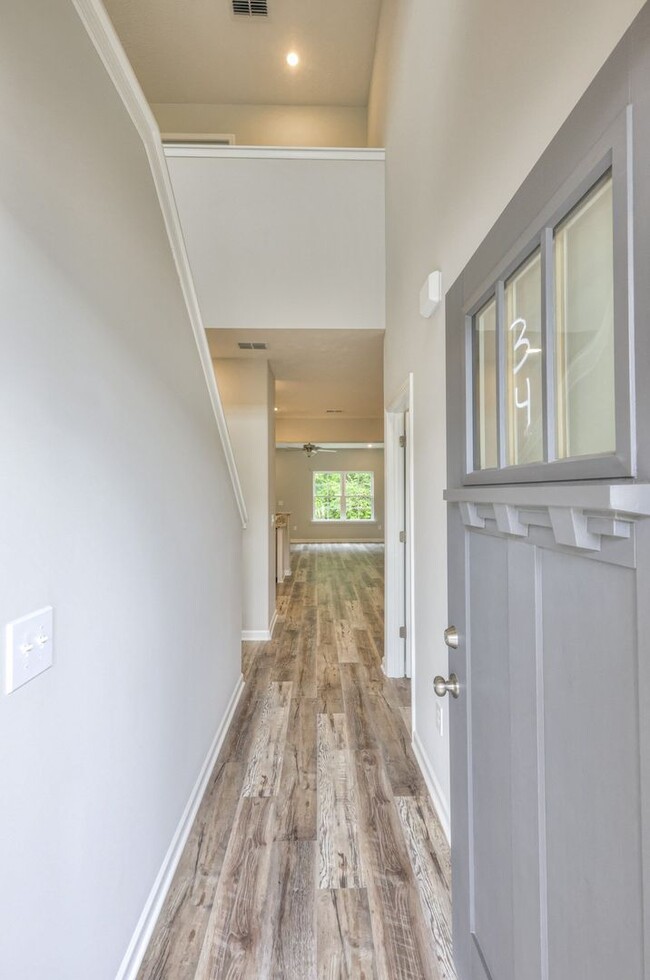 Building Photo - Beautiful NEW 3 Bed 2.5 Bath Townhome in M...