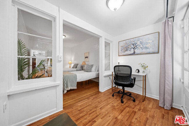 Building Photo - 2005 Beachwood Dr