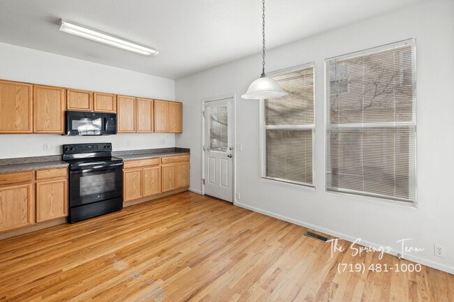 Building Photo - SPACIOUS 3BD/2.5BA TOWNHOME at THE BLUFFS AT SPRING CREEK with A/C **$500 move-in credit with a 1...