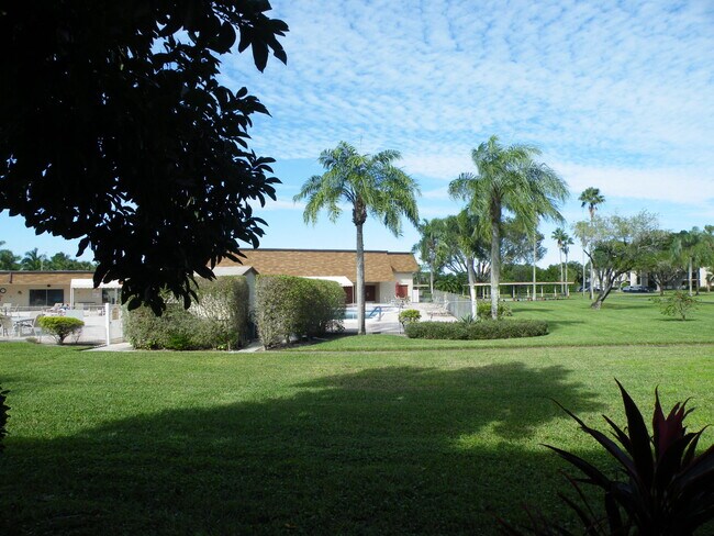 Building Photo - 15 Willowbrook Ln