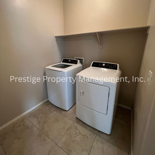 Building Photo - 3BD+Den/3BA Marana Home With Wonderful Community Amenities!