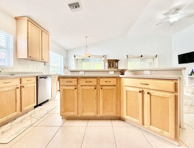 Building Photo - 854 Addison Dr NE