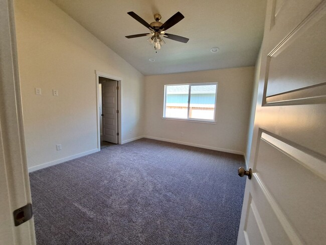 Building Photo - 2022 Construction 3 Bed, 2 Bath Close to D...