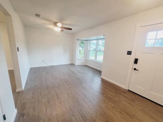 Building Photo - 2136 Little River Ln
