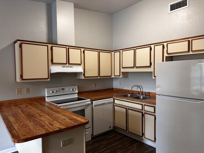Building Photo - 214-A White Drive @ Cedar Pines-Move In Ready