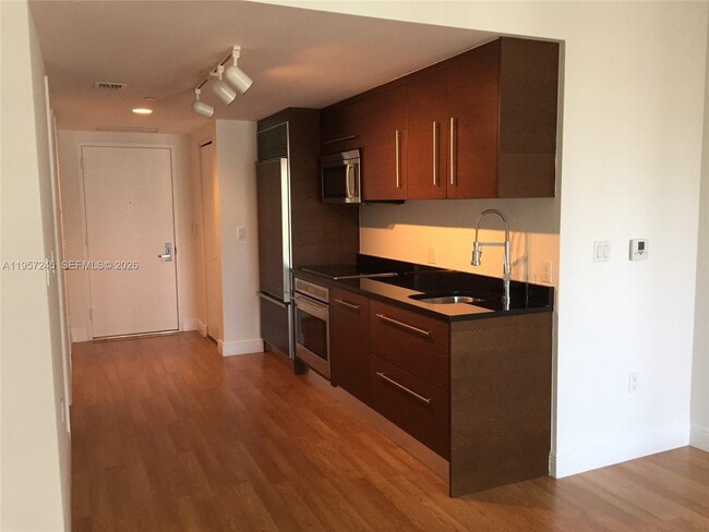 Building Photo - 475 Brickell Ave