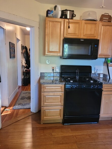 kitchen - 23 Desmond Rd