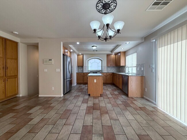 Building Photo - Well-Maintained 2-Story Home with Function...