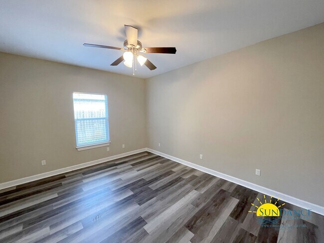 Building Photo - Pristine 3 Bedroom Home in Mary Esther!