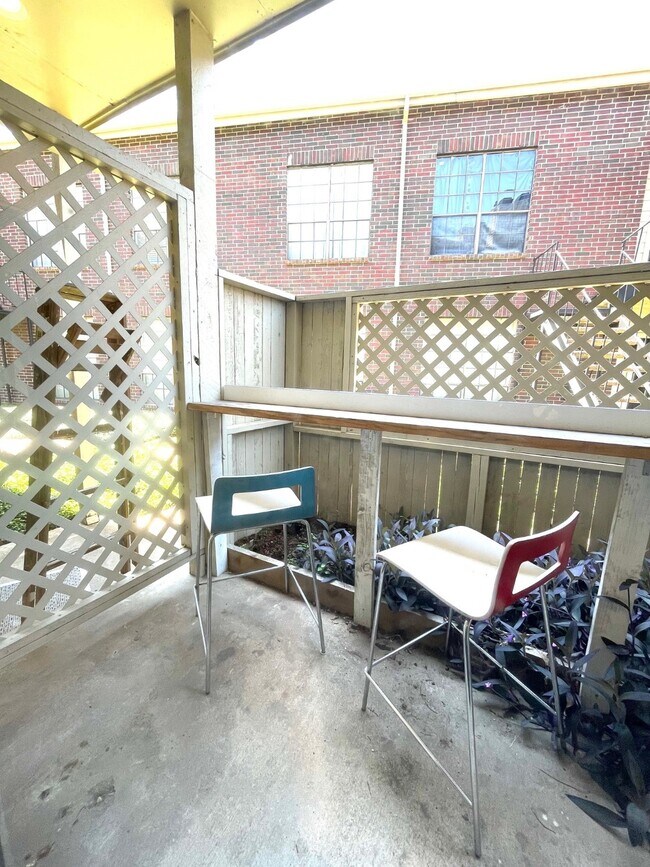 Building Photo - 8055 Cambridge St