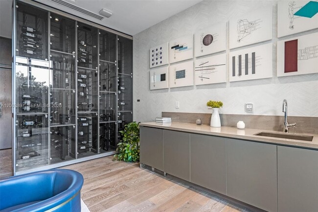 Building Photo - 650 NE 32nd St