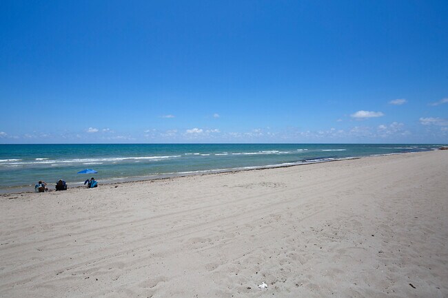 Building Photo - 2121 N Ocean Blvd