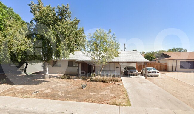 Primary Photo - 116 E Manhatton Dr