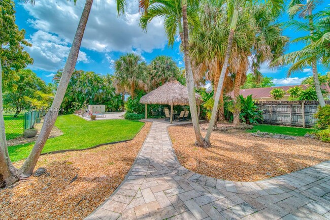 Building Photo - 7320 SW 100th Ct