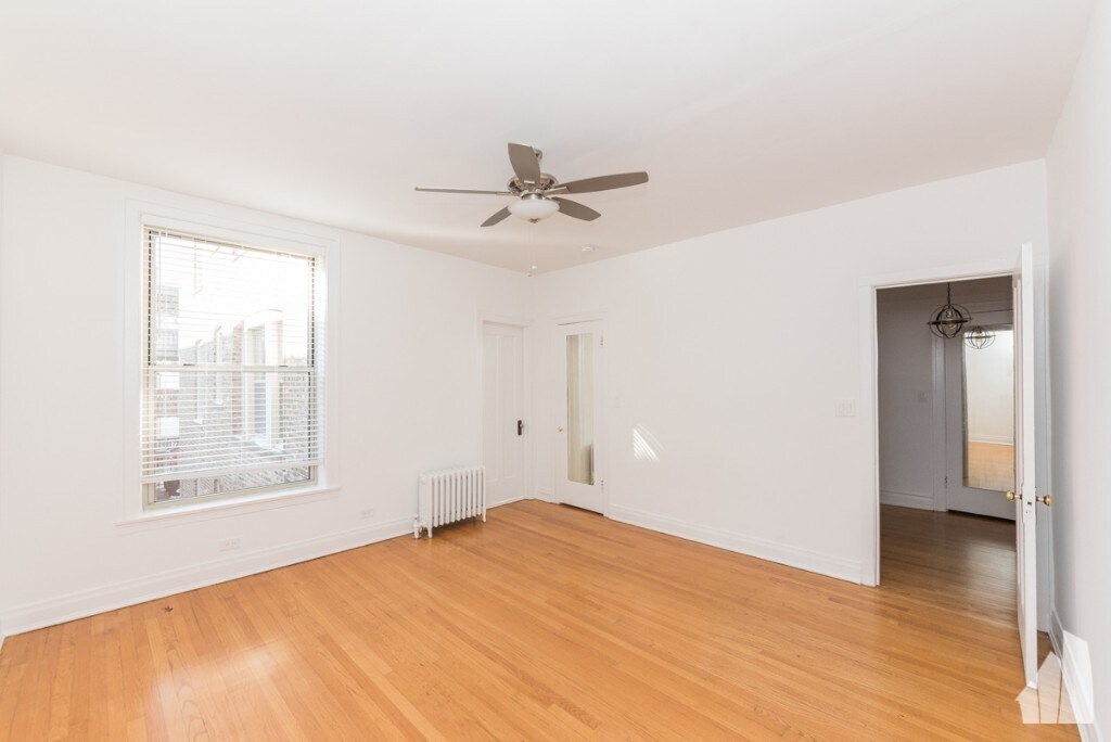 Building Photo - 1212 W Lunt Ave