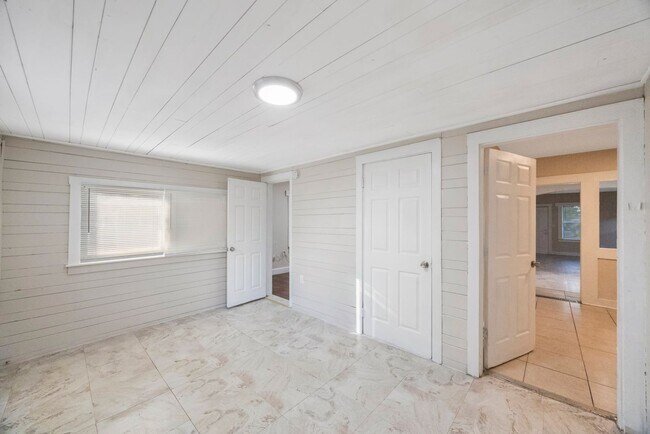 Building Photo - REDUCED  $25 App Fee  3bdrm/1bath home with large yard ** Section 8 OK *** $1795.00** Move in by ...