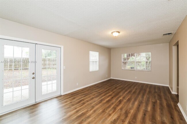 Building Photo - 3637 Ave Montresor