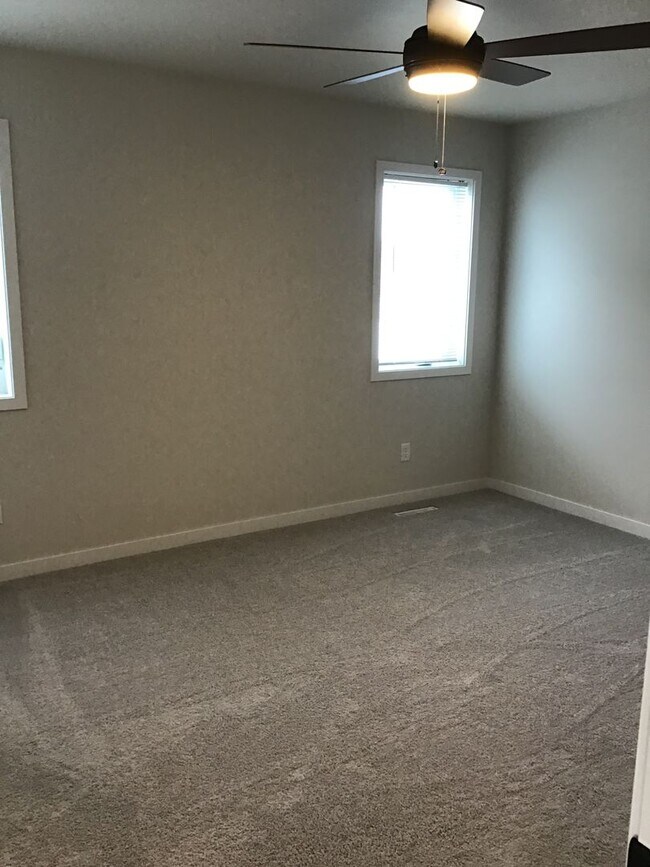 Building Photo - 3 Bed 3 Bath Single Family Home