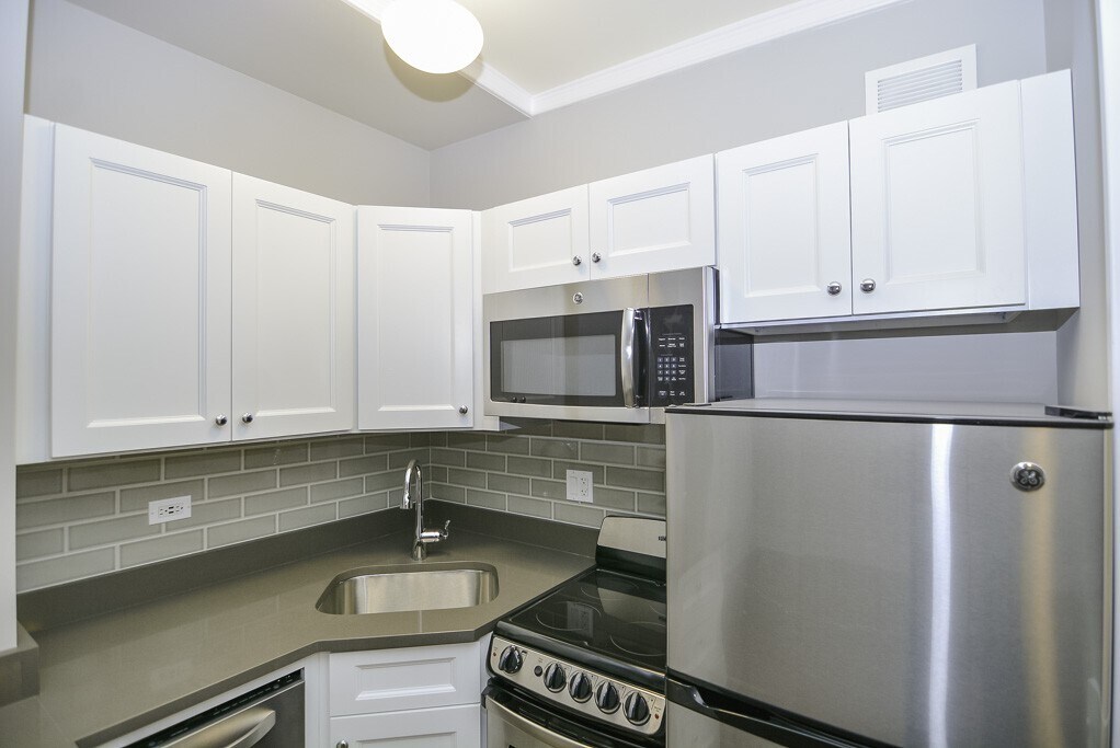 Building Photo - 817 W Lakeside Pl