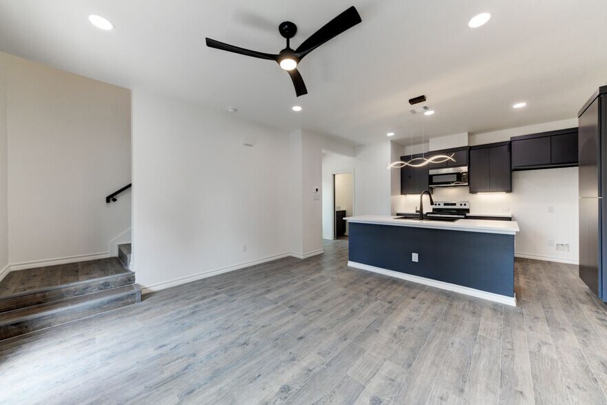 Building Photo - 118 SHENANDOAH, 202