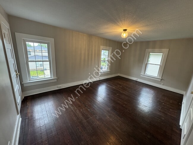 Building Photo - 321 Kinsmoor Ave