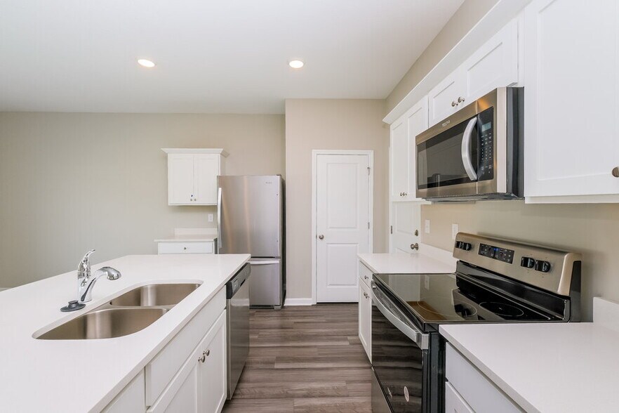 Building Photo - 887 Kings Pine Ct