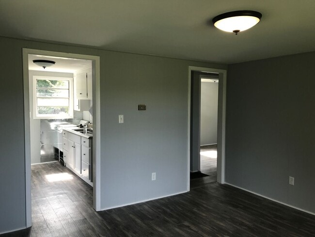 Building Photo - Love the Country Quiet - 2 bed 1 bath home on private country lot