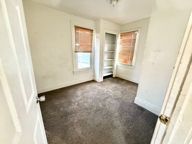 Building Photo - 726 Waddell Ave