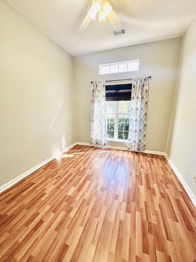 Building Photo - 206 Roaring Forks Dr