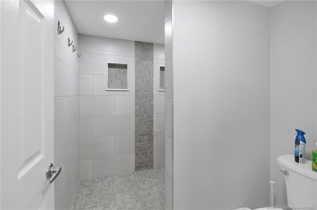 Building Photo - 10044 S Ocean Dr