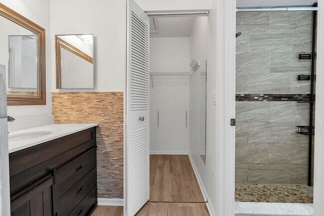 Building Photo - 416 Buttonwood Pl