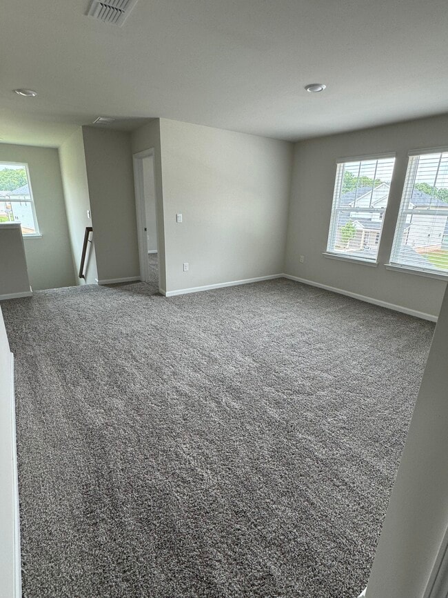 Building Photo - 15 Warwick Ct