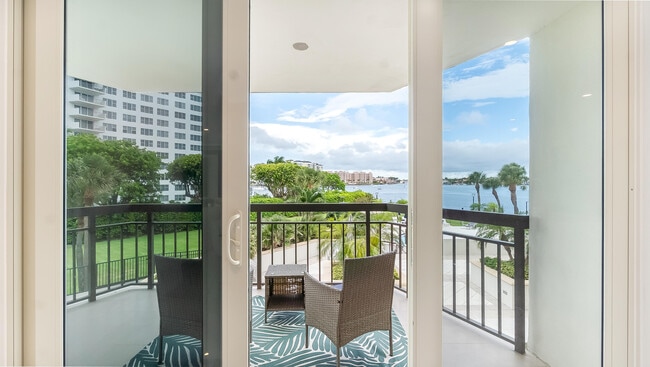 Building Photo - 901 E Camino Real