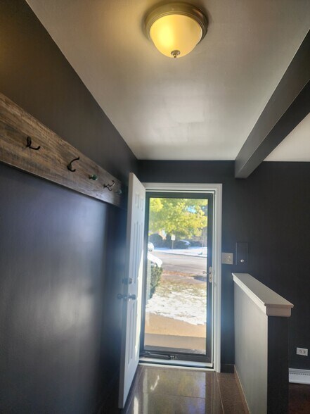 Building Photo - 2800 Manor Ln