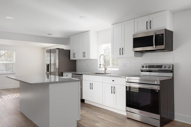 Building Photo - 1810 Tanis Dr